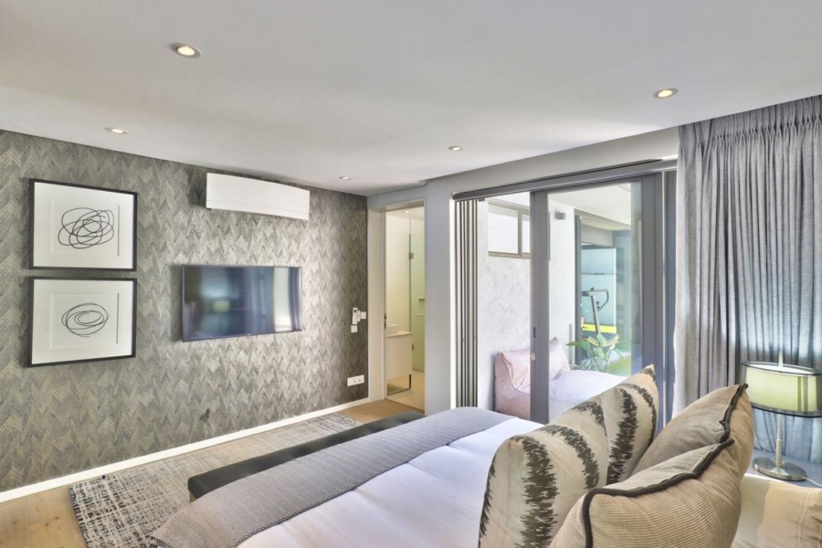 5 Bedroom Property for Sale in Fresnaye Western Cape